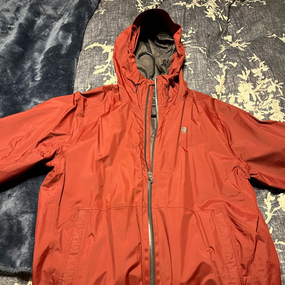 Men’s Mountain hardware rain resistant light hiking jacket.